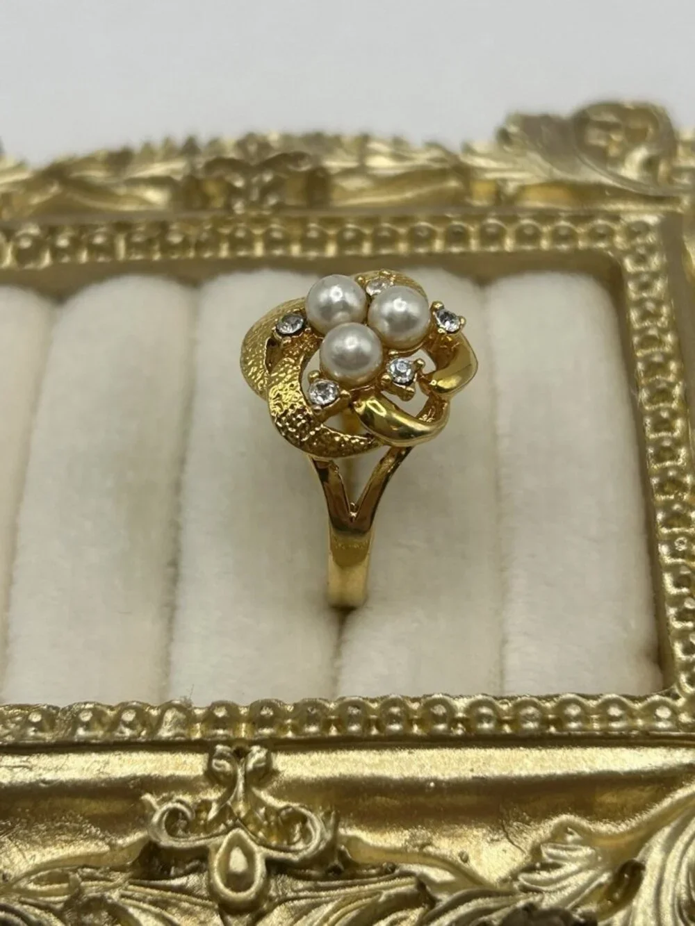 Vintage Cottagecore Faux Pearl Rhinestone Gold Tone Flower Ring Size 7 Romantic - Picture 6 of 16